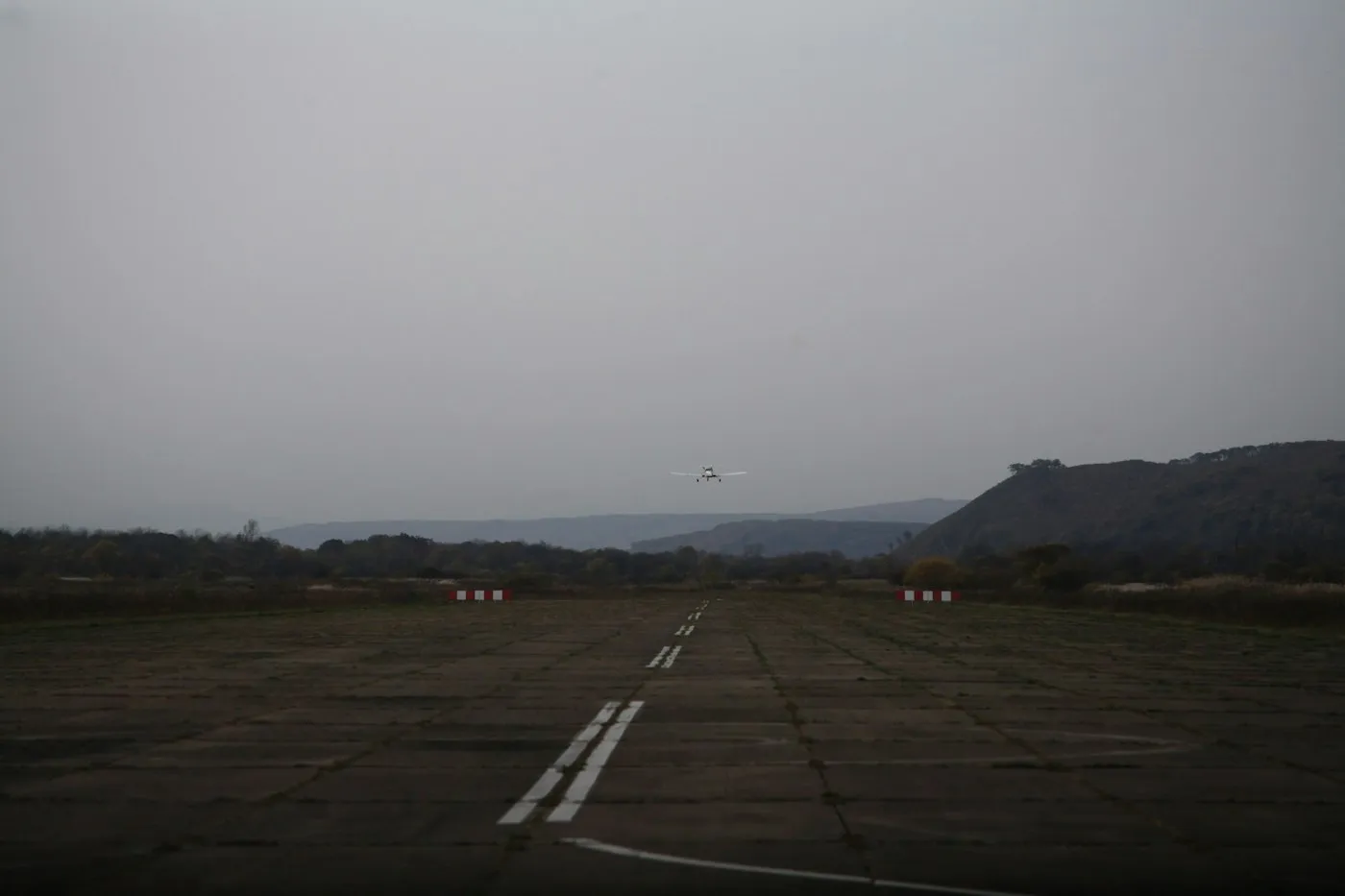 Avioneta en aproximación final a la pista
